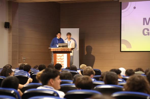 Alumnos del IES Mediterráneo presentan en el Congreso #SIMIP2026 organizado por la UPCT un proyecto de turismo